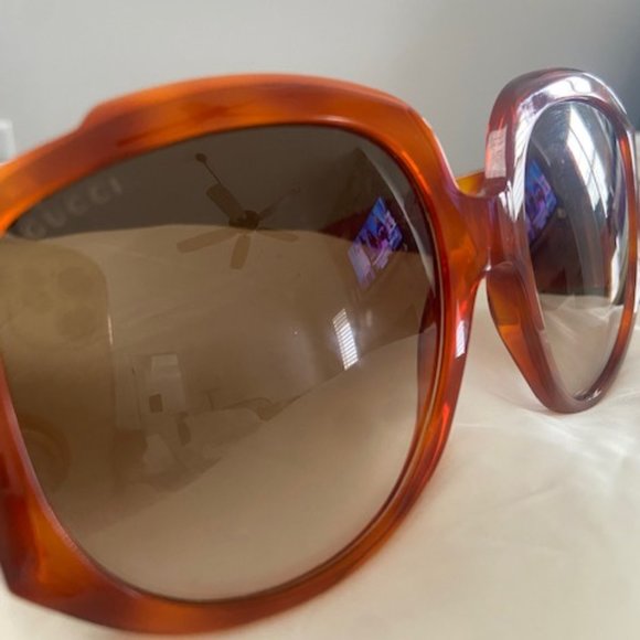 Gucci Oversized Sunglasses - Picture 6 of 10